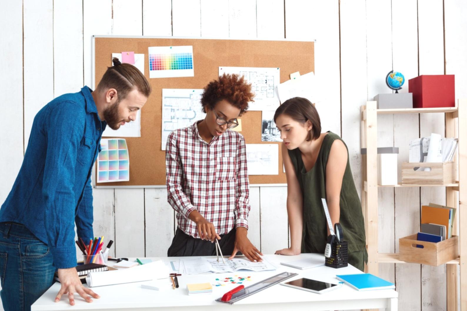 Collaborative learning environment with investment data analysis